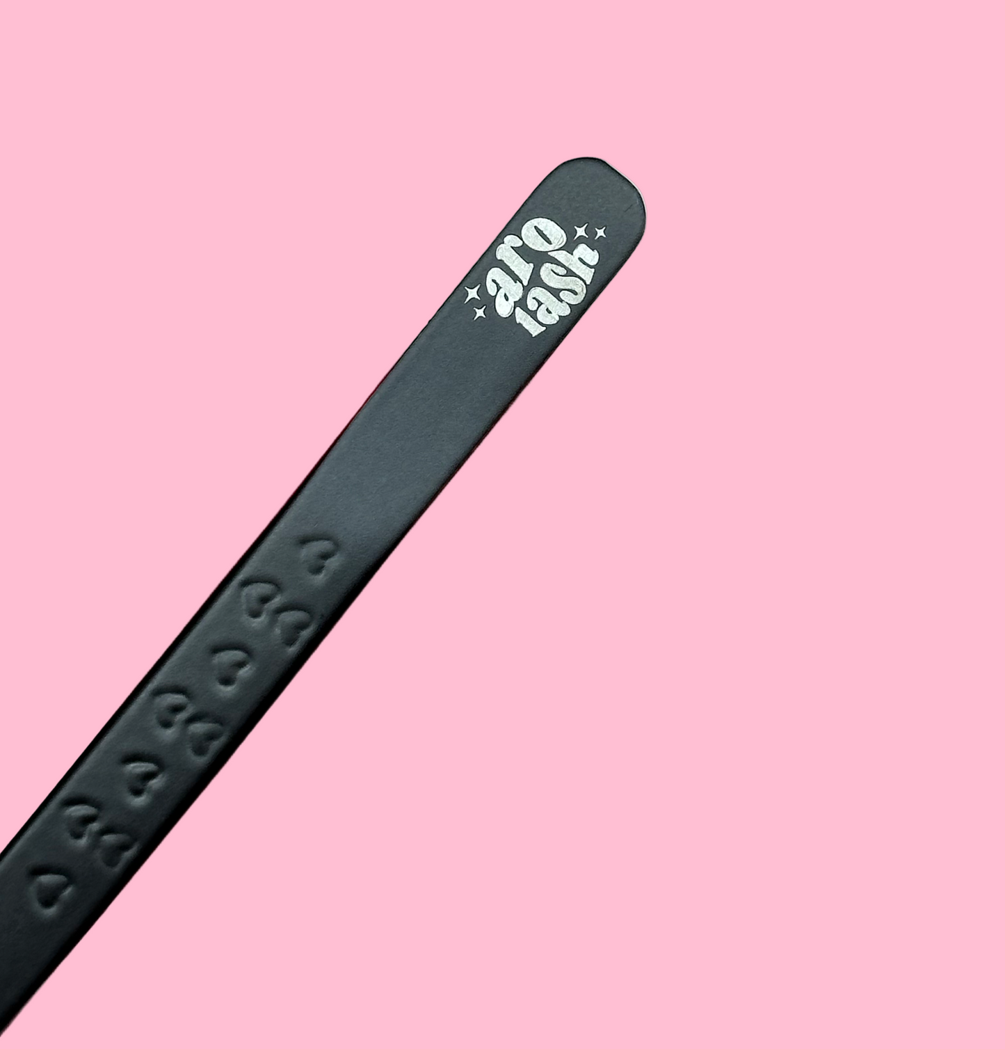 LOVE YOUR CURVES - Fibre Tip Curved Isolation Tweezer